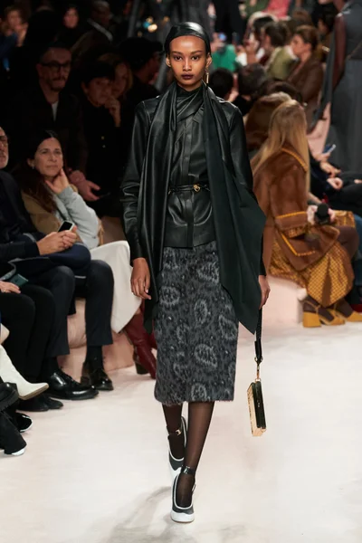 Look 17